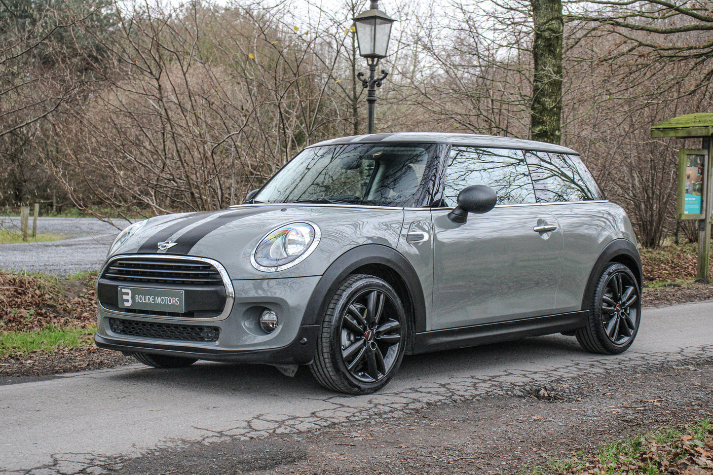 Mini Cooper // 93.502 km - Benzine - 2017