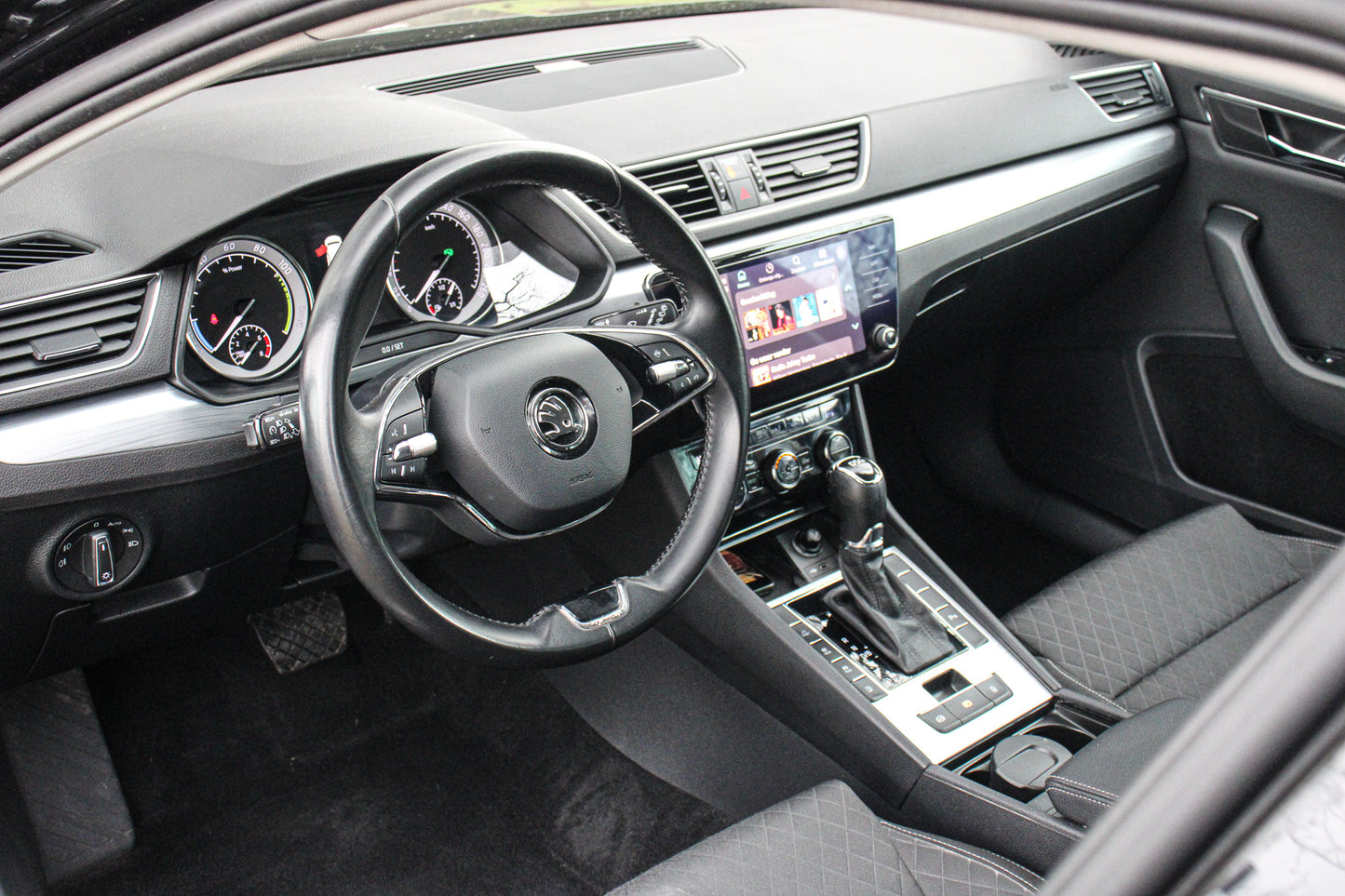 Skoda SuperB // 91.023 km - Benzine/hybride - 2020