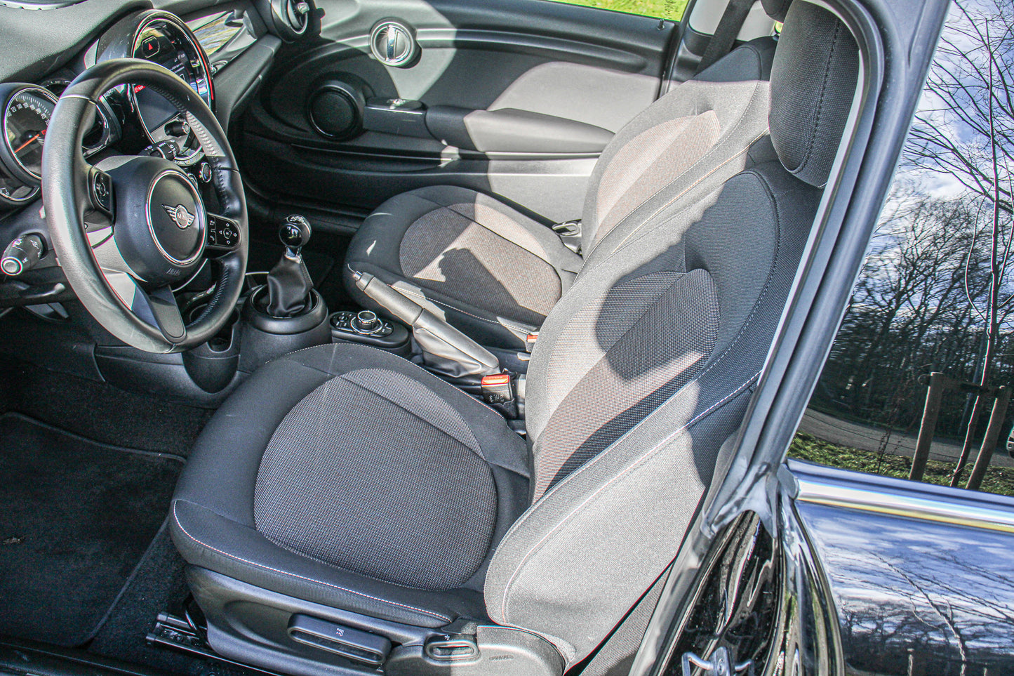 Mini One // 83.351 km - Benzine - 2021
