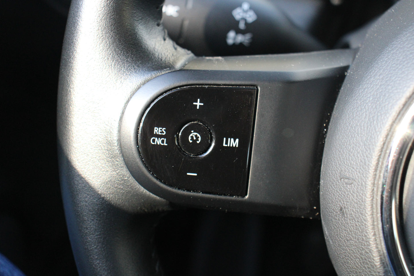 Mini One // 83.351 km - Benzine - 2021