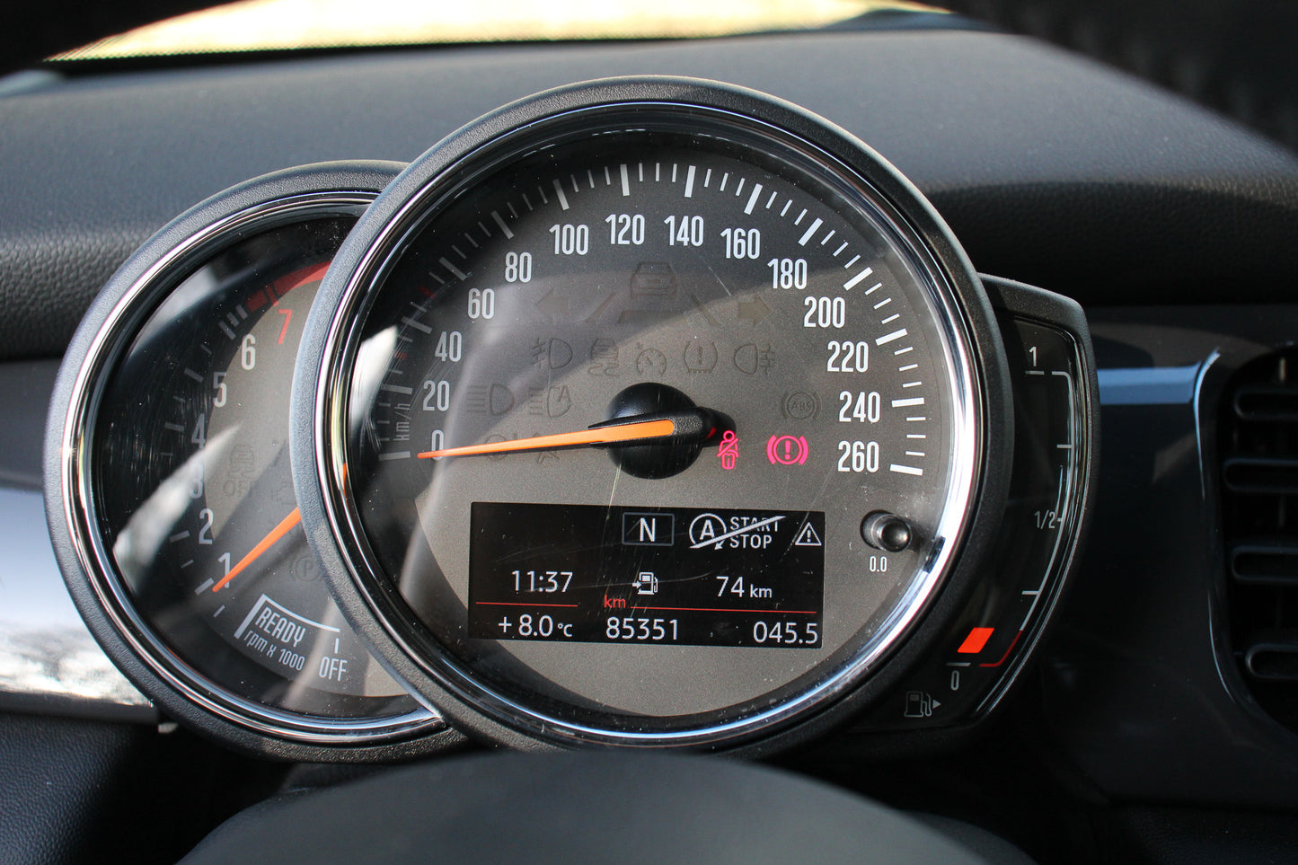 Mini One // 83.351 km - Benzine - 2021