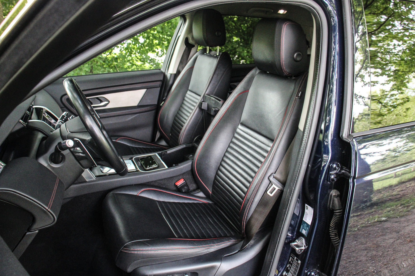 Land Rover Discovery Sport // 84.041 km - Benzine/hybride - 2021