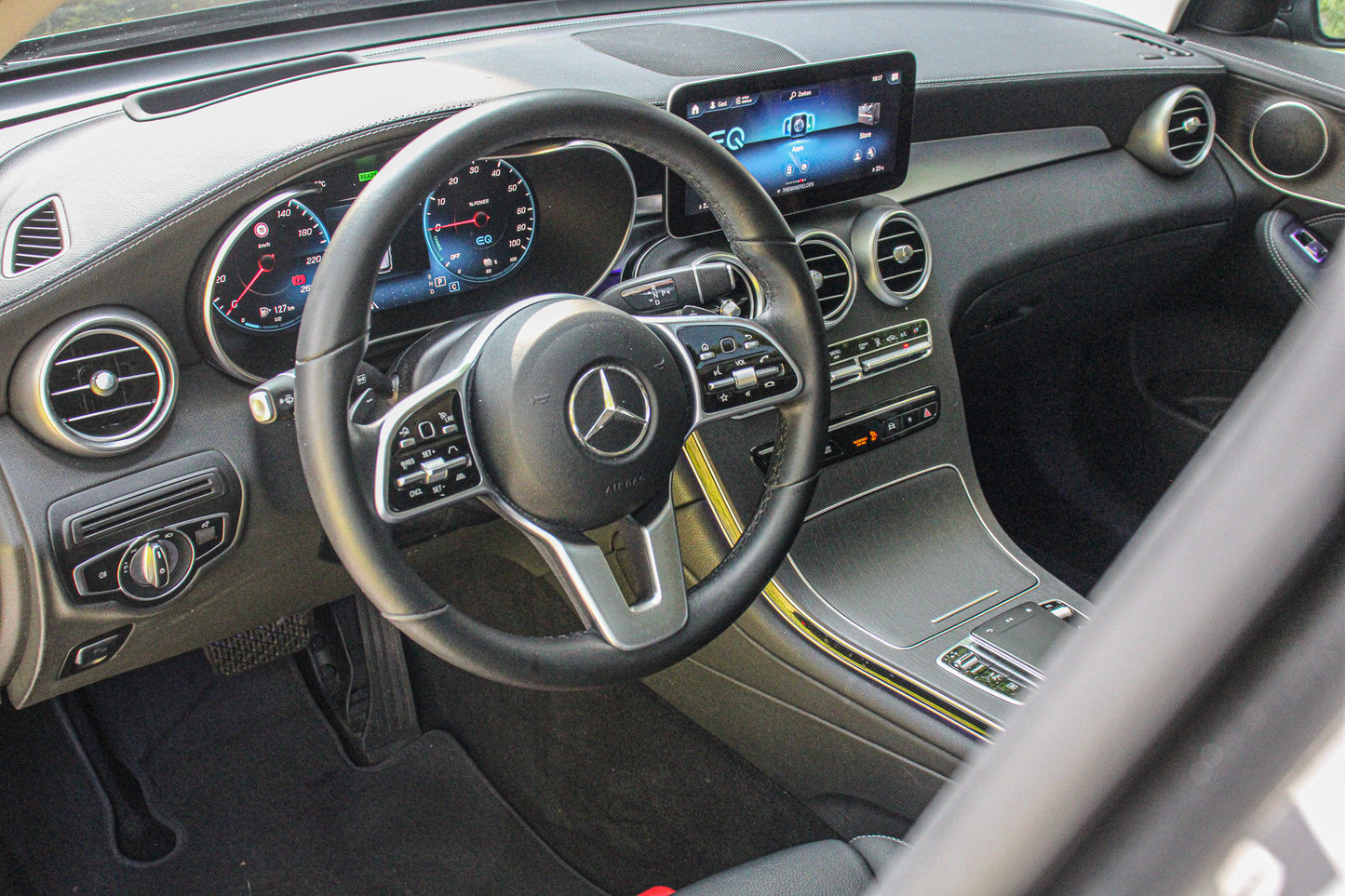 Mercedes-Benz GLC // 93.436 km - Benzine/Hybride - 2021