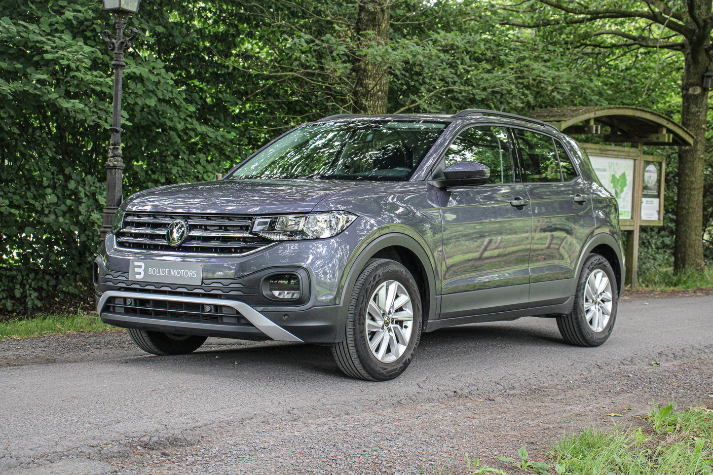 Volkswagen T-Cross // 27.811 km - Benzine - 2023