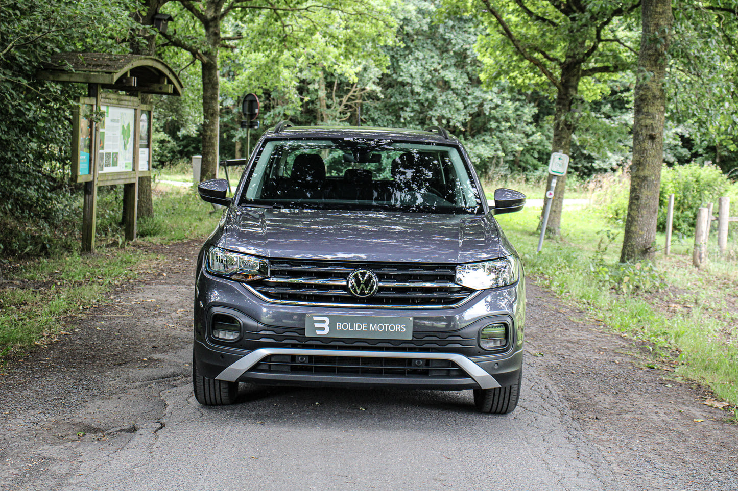 Volkswagen T-Cross // 27.811 km - Benzine - 2023