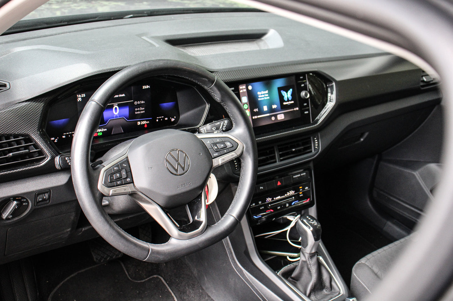 Volkswagen T-Cross // 27.811 km - Benzine - 2023