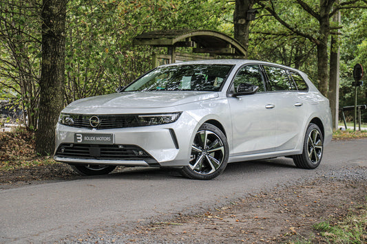 Opel Astra // 53 km - Benzine/hybride - 2023